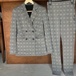 Women’s Express Suit Sz XS